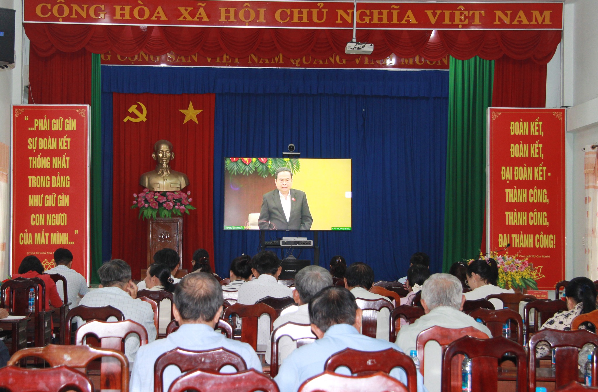 THƯỜNG TRỰC ĐẢNG ỦY PHƯỜNG TÂN HIỆP THAM DỰ HỘI NGHỊ TRỰC TUYẾN TOÀN QUỐC TRIỂN KHAI CÔNG TÁC BẦU CỬ 